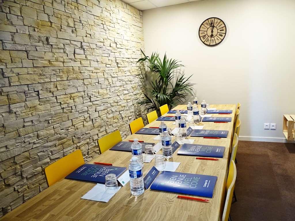 Campanile Val De France Hotel 3*