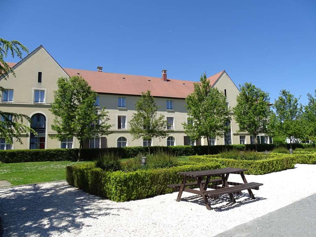 Campanile Val De France Hotel