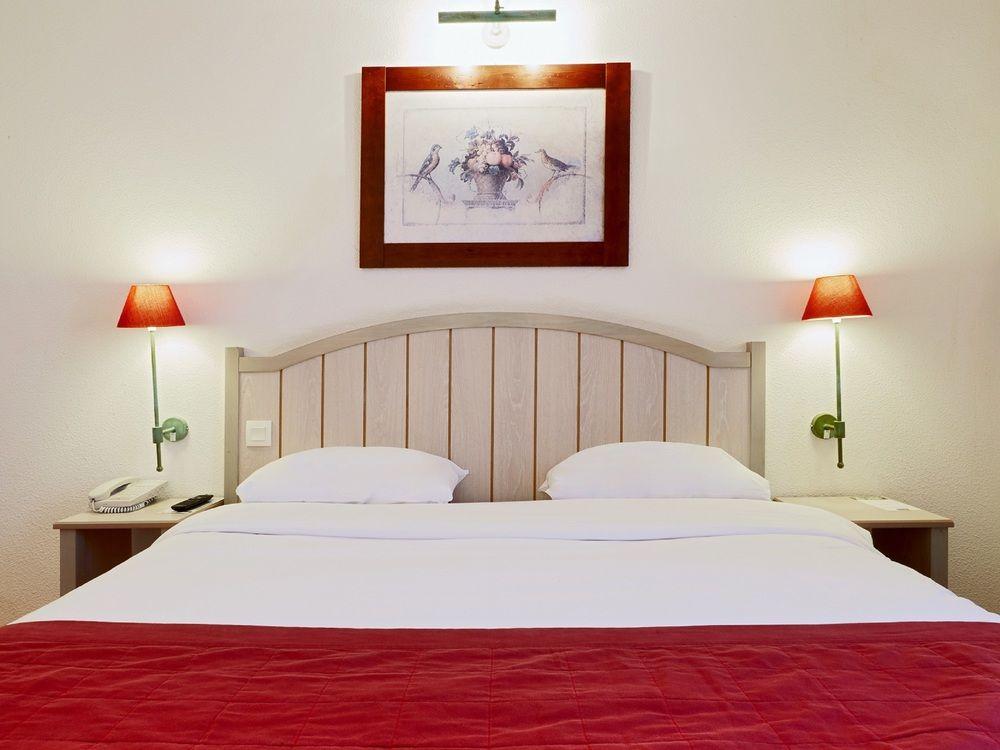 Hotel Campanile Val De France 3*