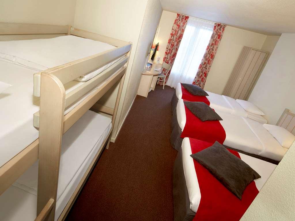 Hotel Campanile Val De France