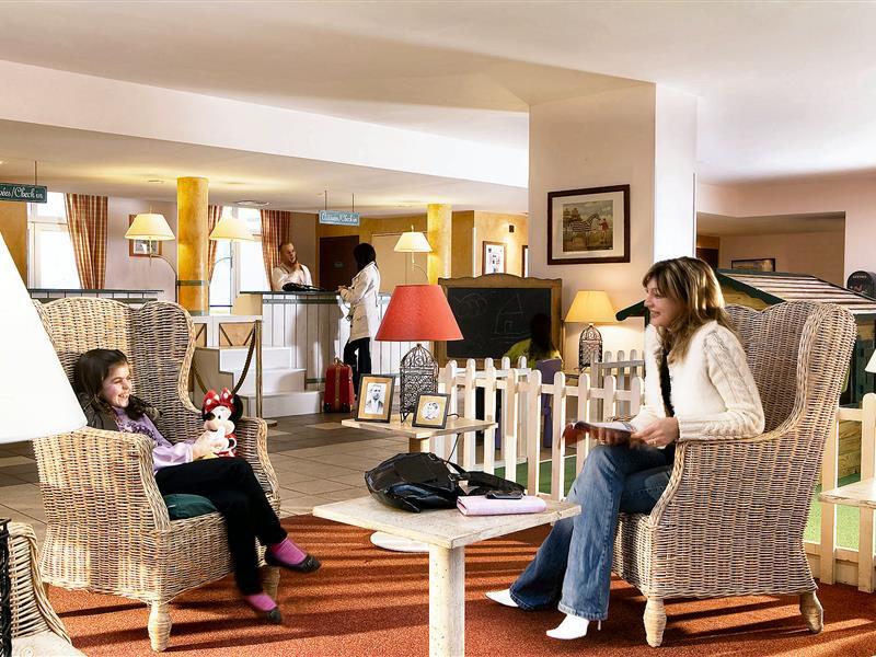 Campanile Val De France Hotel 3*