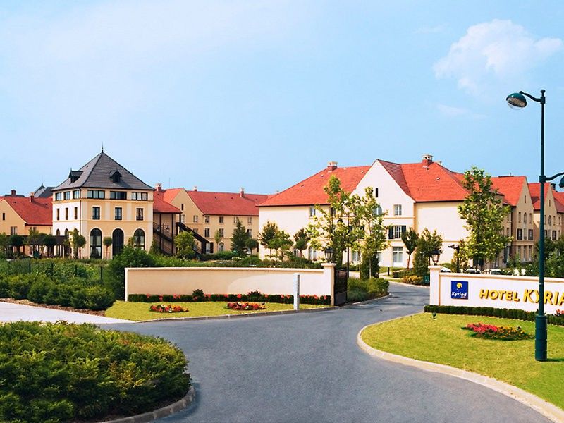 Campanile Val De France Hotel