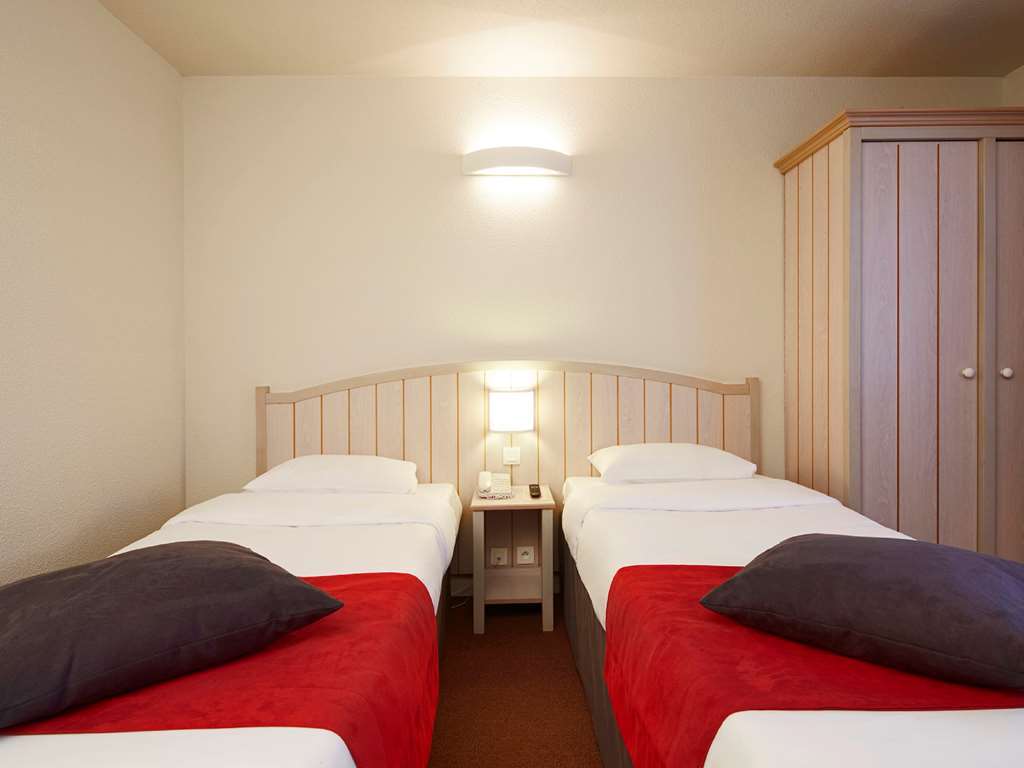 Campanile Val De France Hotel