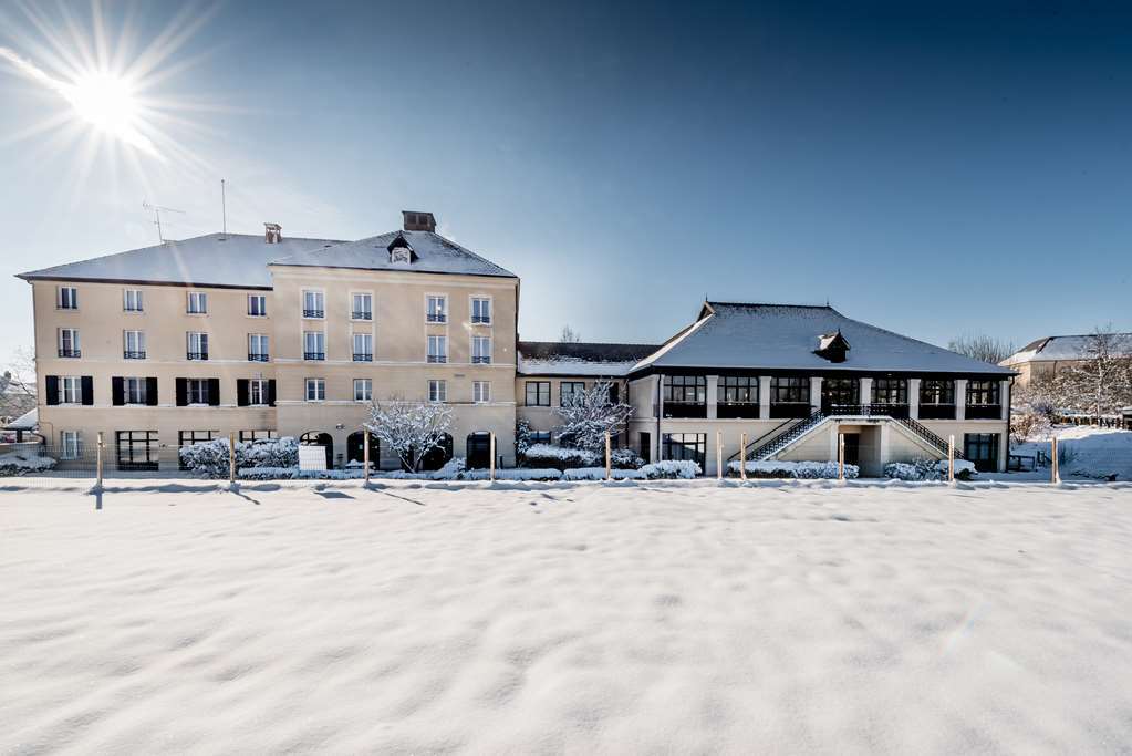Hotel Campanile Val De France