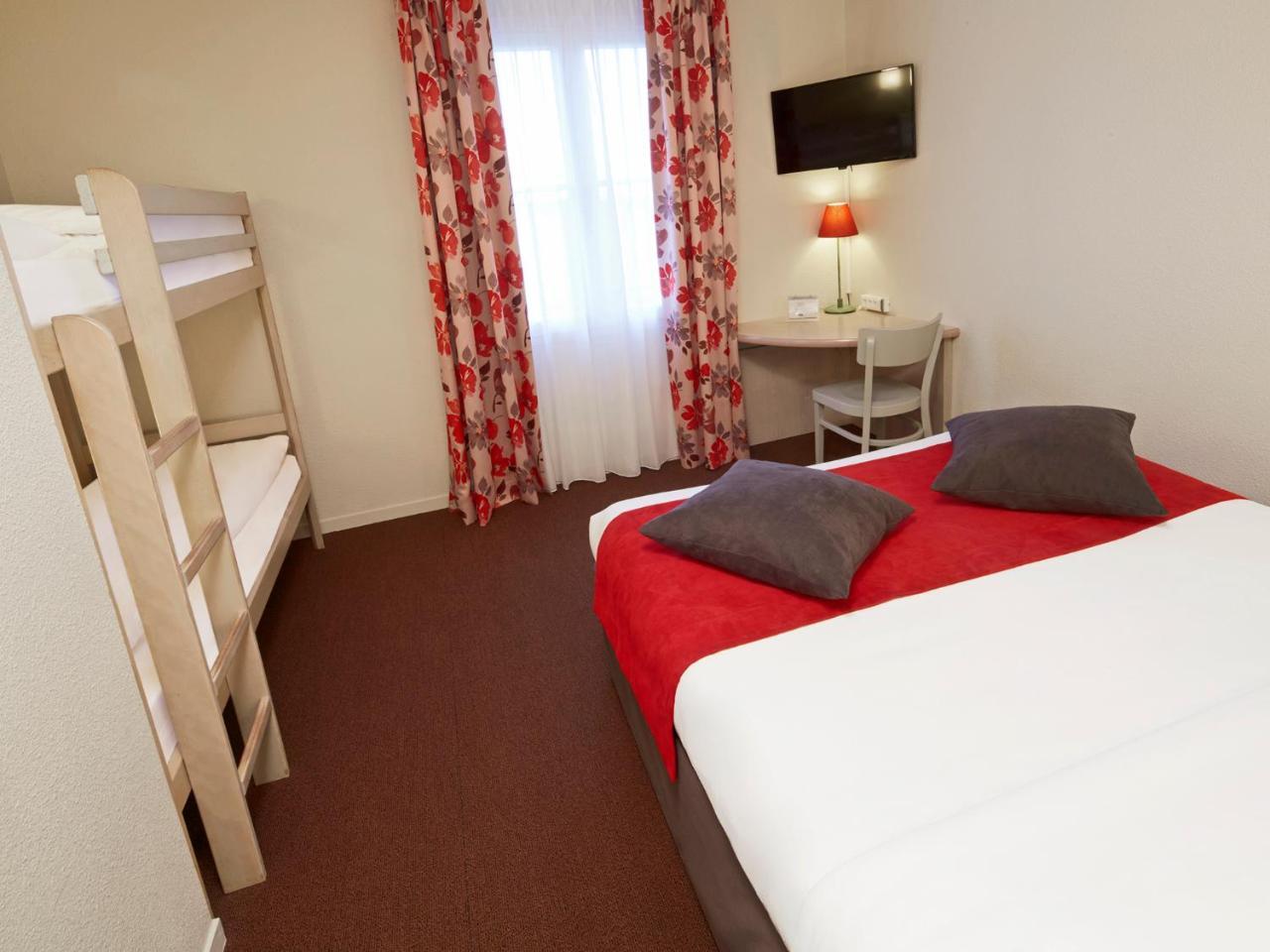Hotel Campanile Val De France